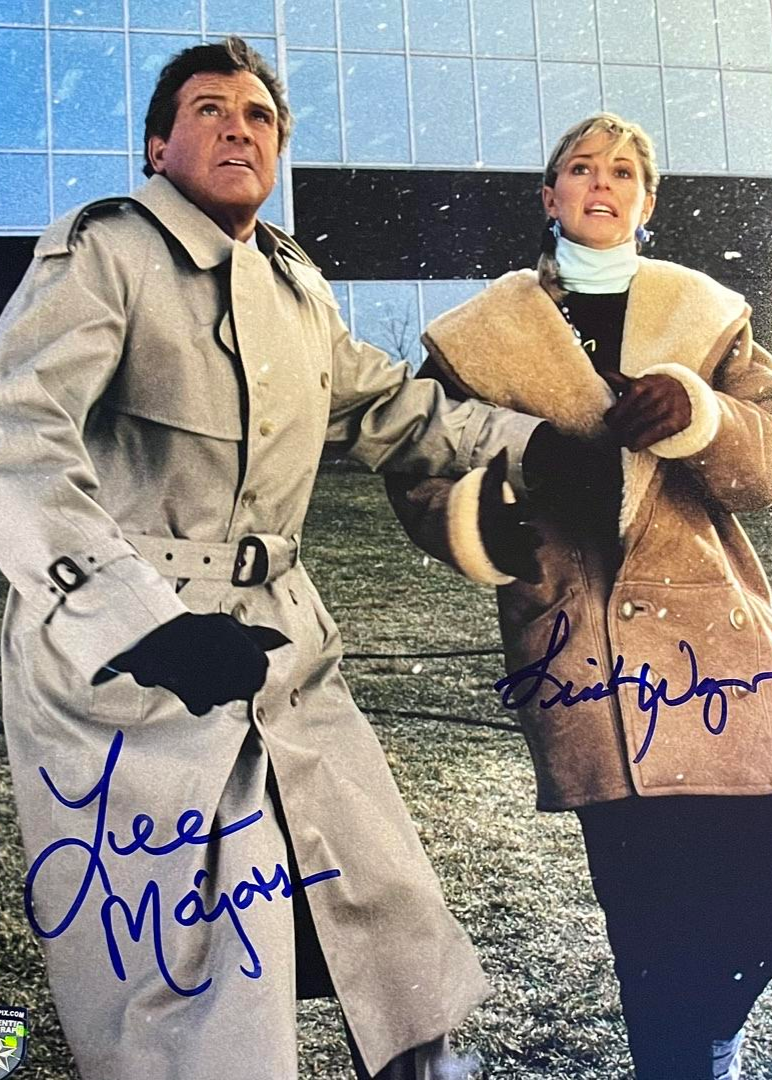 Lee Majors & Lindsey Wagner Signed 11x14 Photo (Six Million Dollar Man) - Official Pix